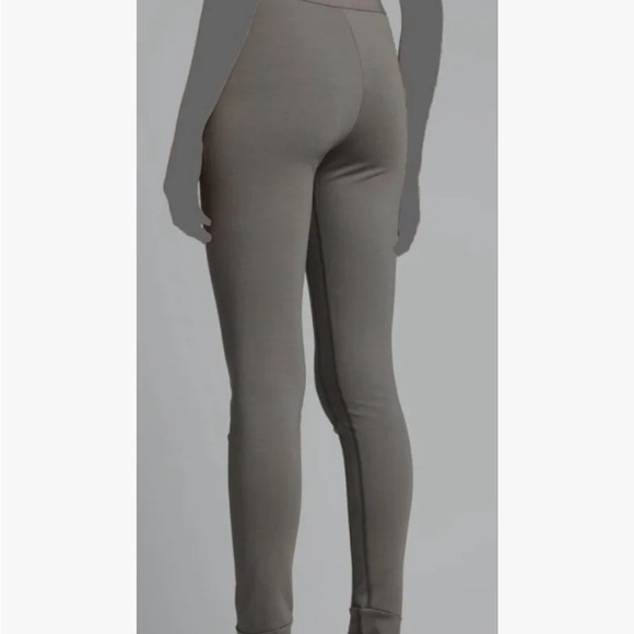 Vaara Rust Activewear Set - Picture 8 of 8